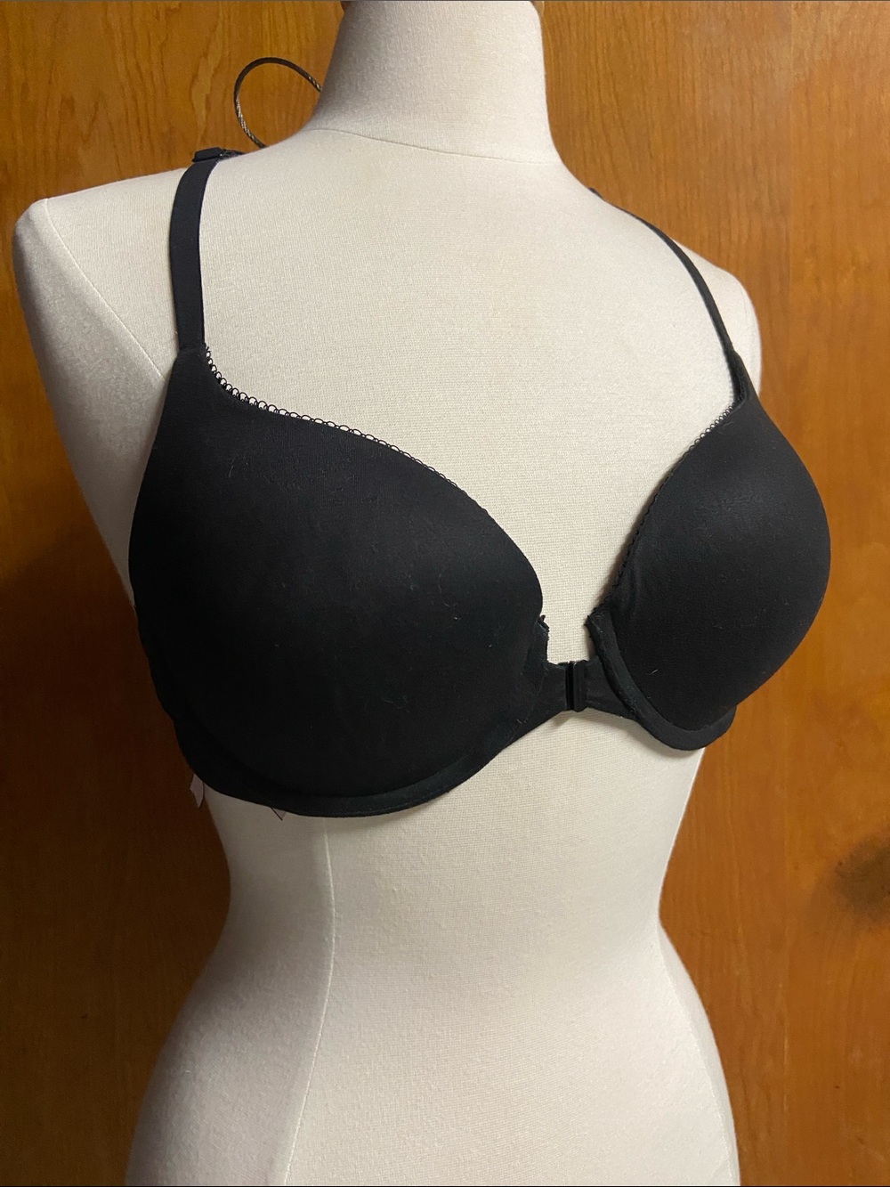 VICTORIA’s SECRET Black Front-Close Padded T-Shirt Bra Racer Back Lace 38 B